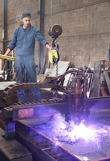 Découpe en métal avec un cutter plasma